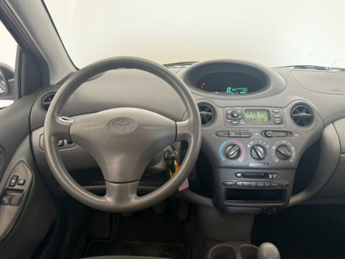 Toyota Yaris 16V cat 3 porte Sol (9)