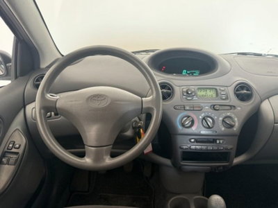Toyota Yaris 16V cat 3 porte Sol (9)
