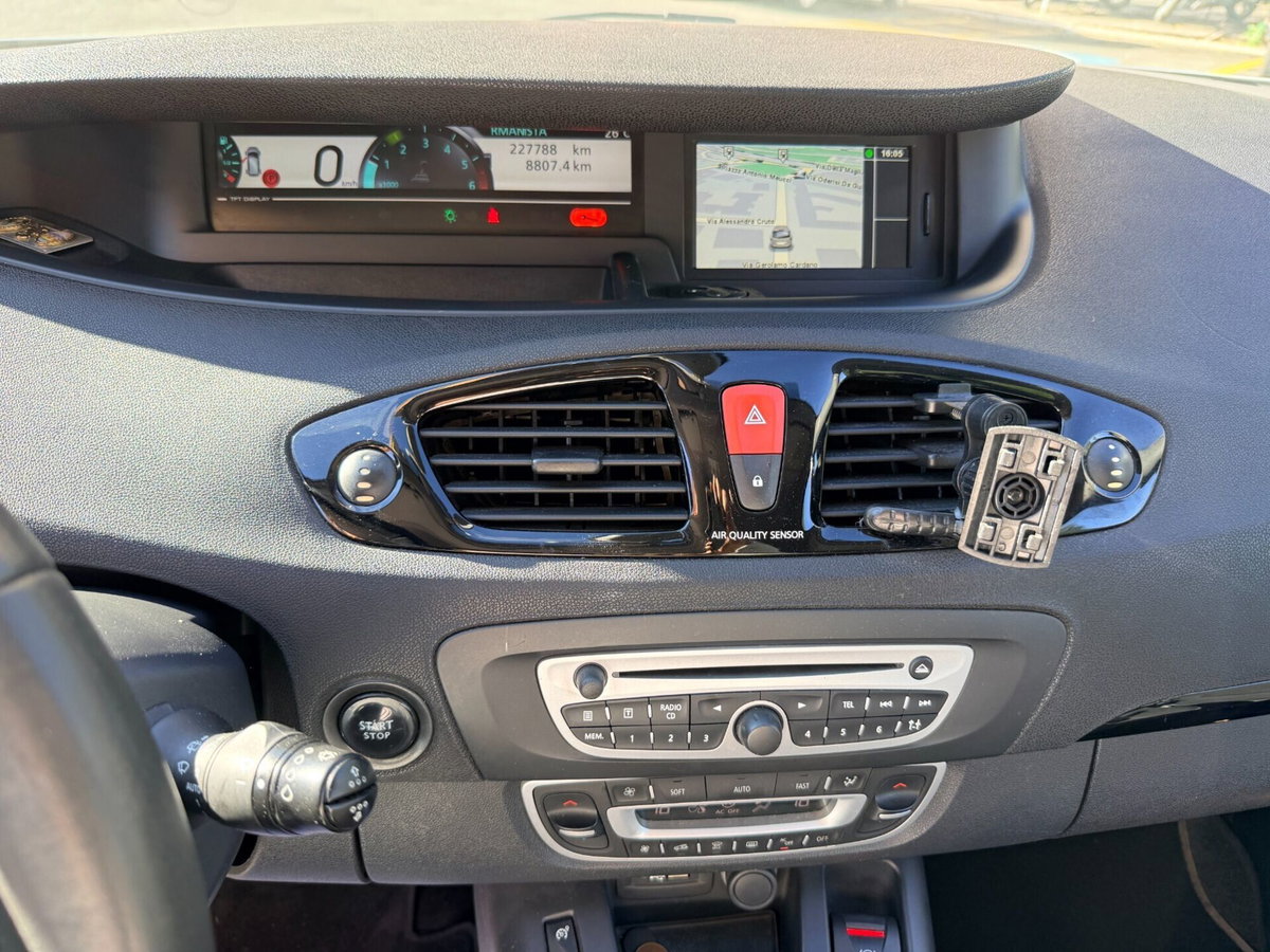 Renault Scenic E-Tech Electric 1.9 dCi 130CV Dynamique (17)