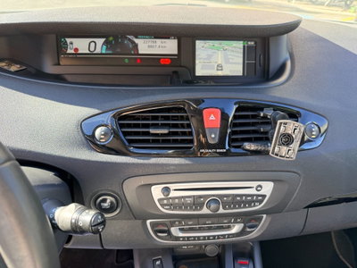 Renault Scenic E-Tech Electric 1.9 dCi 130CV Dynamique (17)