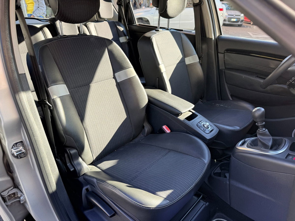 Renault Scenic E-Tech Electric 1.9 dCi 130CV Dynamique (19)