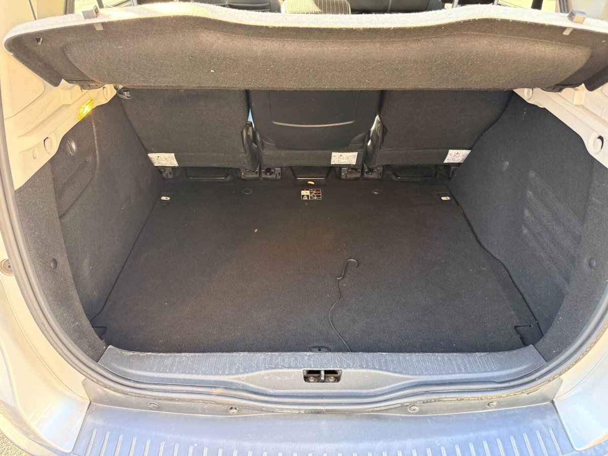 Renault Scenic E-Tech Electric 1.9 dCi 130CV Dynamique (9)