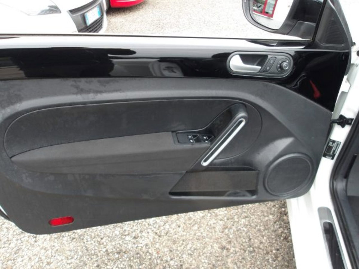 Volkswagen Maggiolino Cabrio 1.2 TSI Design BlueMotion Technology (13)