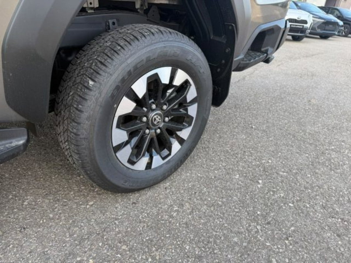 Toyota Hilux 2.8 d-4d 48V double cab Premium auto (13)