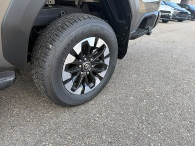 Toyota Hilux 2.8 d-4d 48V double cab Premium auto (13)