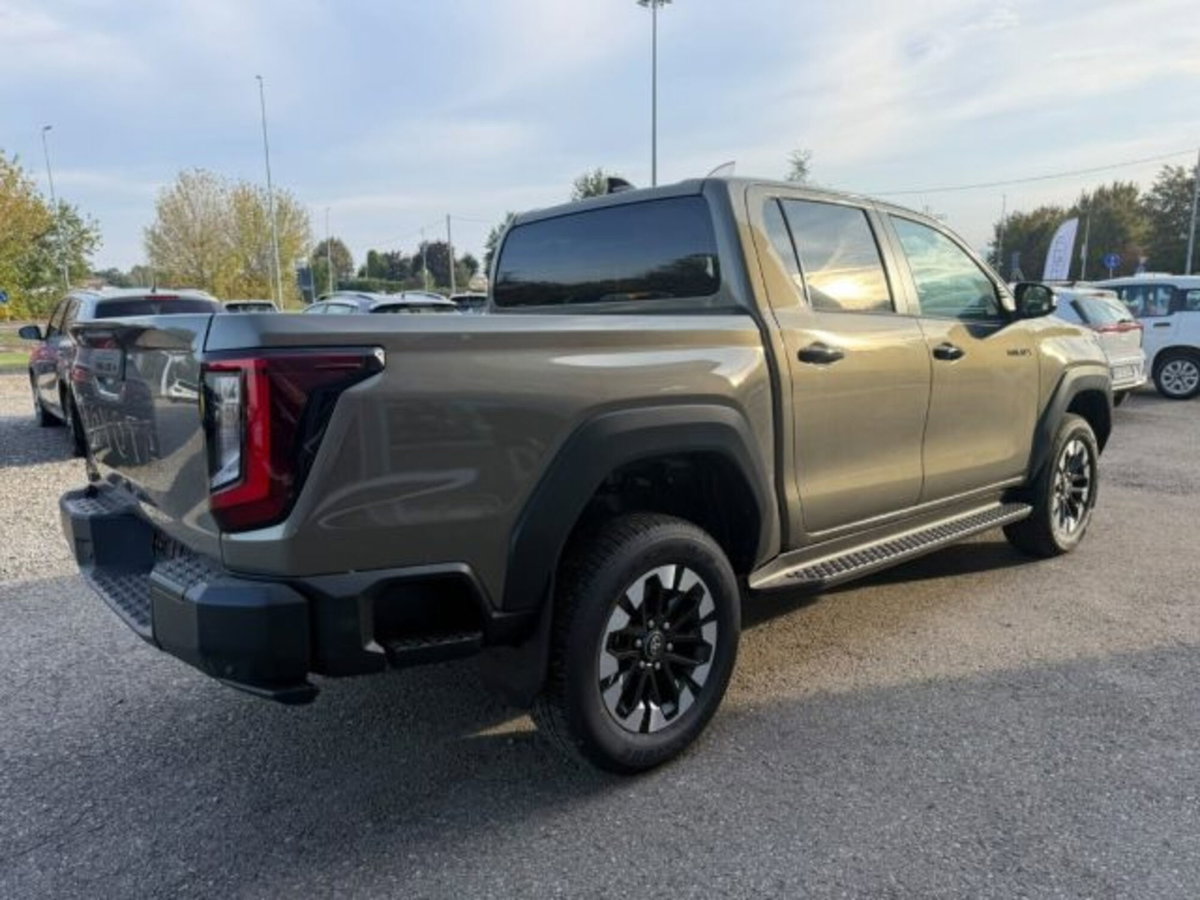 Toyota Hilux 2.8 d-4d 48V double cab Premium auto (6)