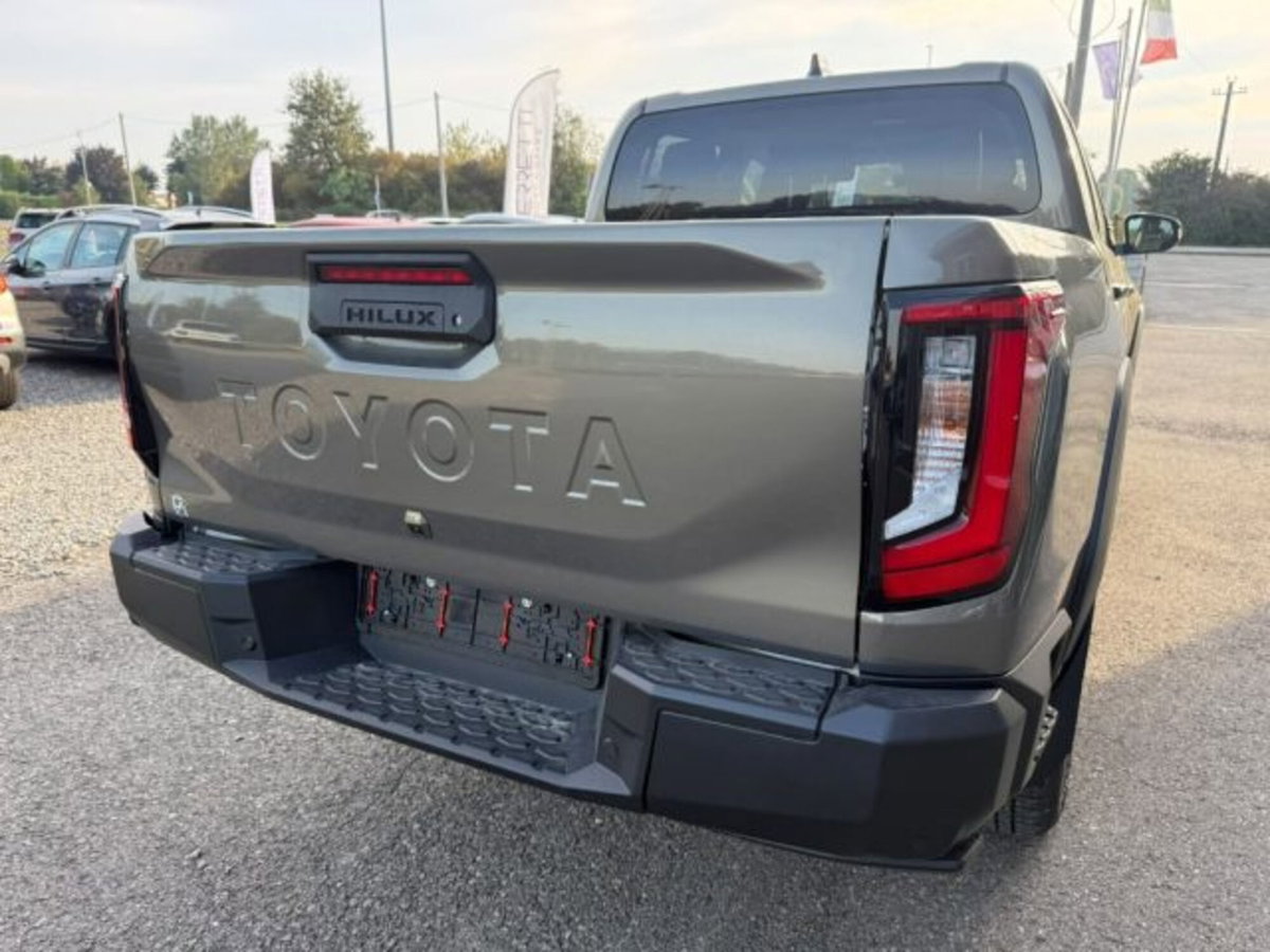 Toyota Hilux 2.8 d-4d 48V double cab Premium auto (7)