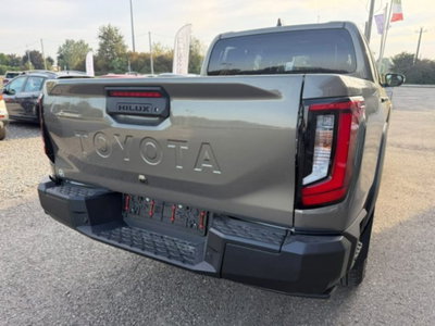 Toyota Hilux 2.8 d-4d 48V double cab Premium auto (7)