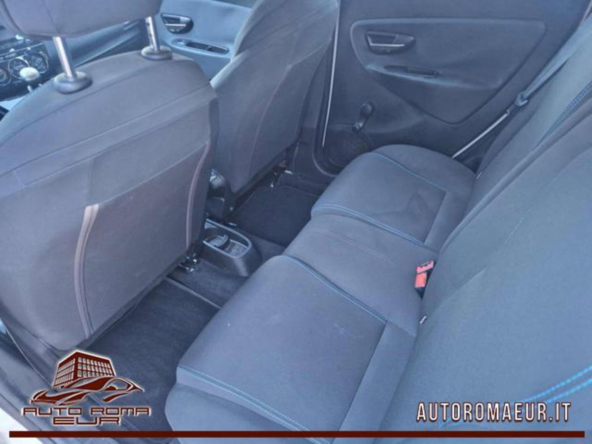 Lancia Ypsilon 1.2 69 CV 5 porte Silver (11)
