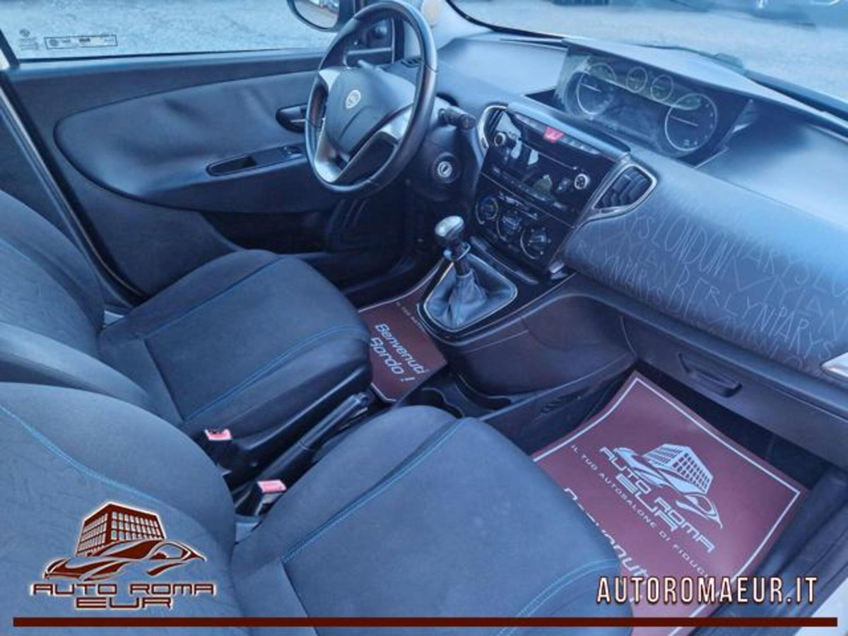 Lancia Ypsilon 1.2 69 CV 5 porte Silver (14)
