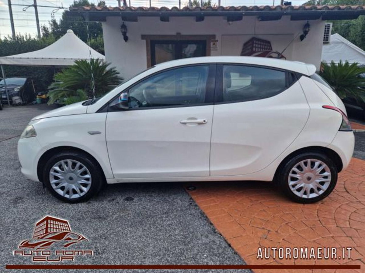Lancia Ypsilon 1.2 69 CV 5 porte Silver (2)