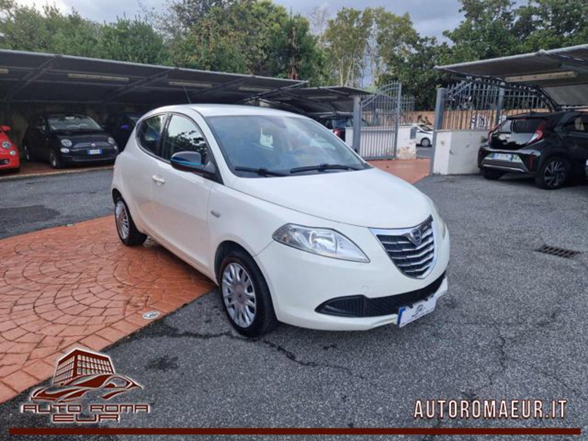 Lancia Ypsilon 1.2 69 CV 5 porte Silver (7)
