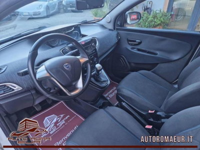 Lancia Ypsilon 1.2 69 CV 5 porte Silver (9)