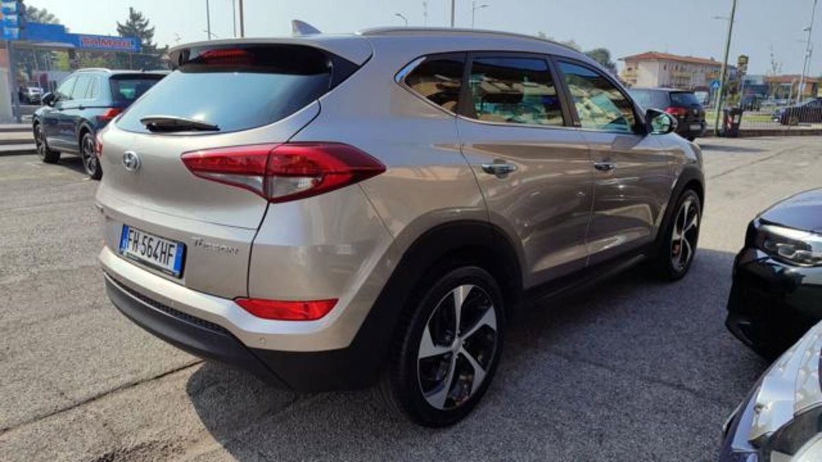 Hyundai Tucson 1.7 CRDi Sound Edition (18)