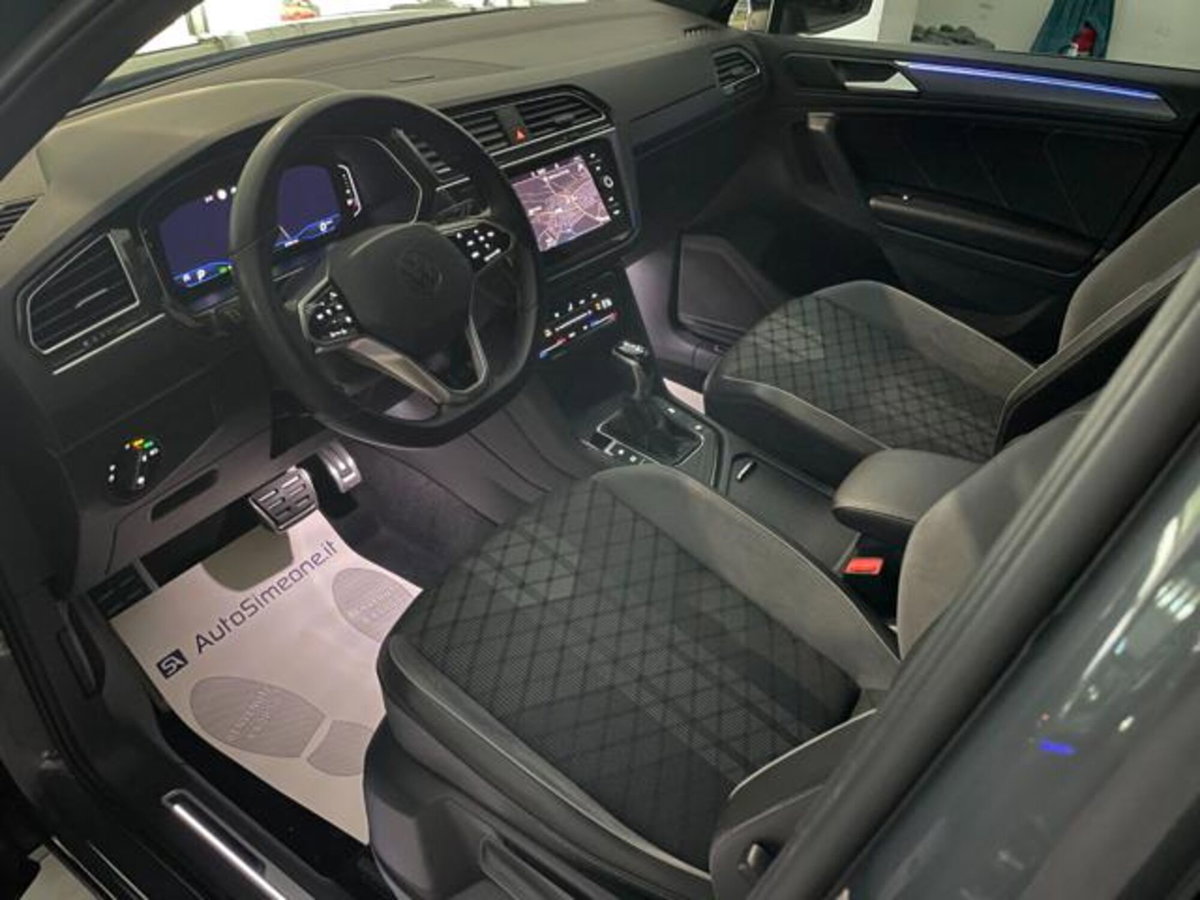 Volkswagen Tiguan 2.0 TDI 150 CV SCR DSG 4MOTION R-Line (15)