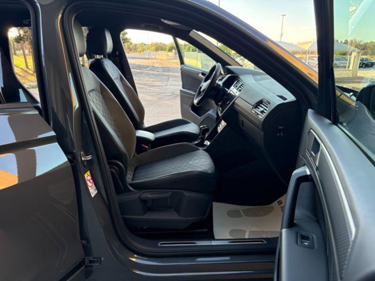 Volkswagen Tiguan 2.0 TDI 150 CV SCR DSG 4MOTION R-Line (9)