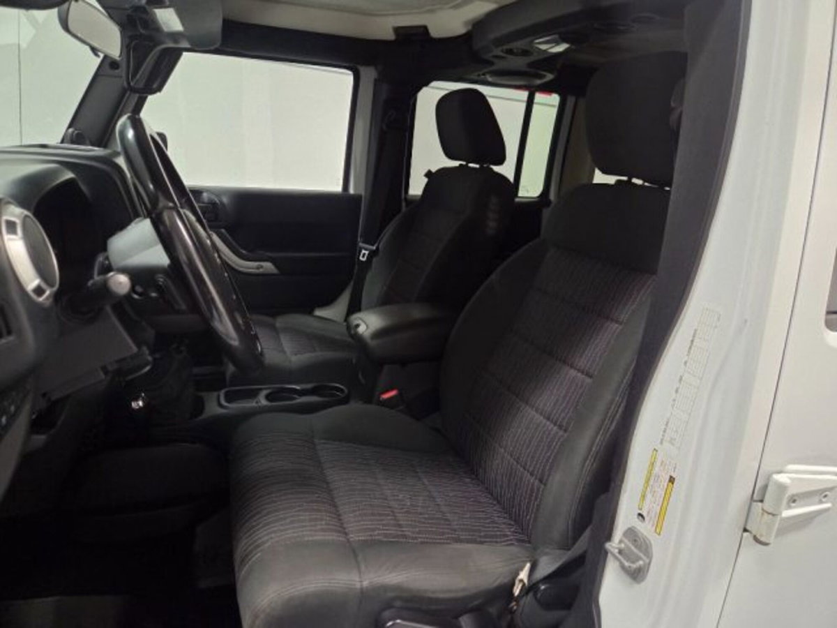 Jeep Wrangler Unlimited 2.8 CRD DPF Rubicon Auto (10)