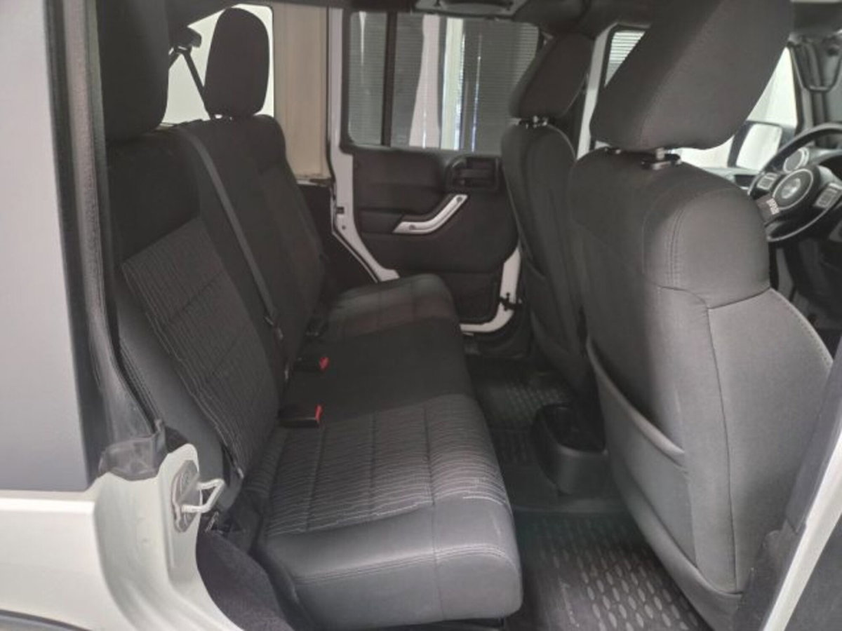 Jeep Wrangler Unlimited 2.8 CRD DPF Rubicon Auto (11)