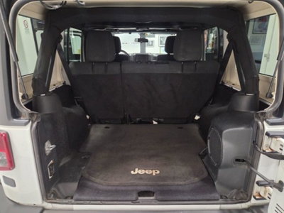 Jeep Wrangler Unlimited 2.8 CRD DPF Rubicon Auto (12)