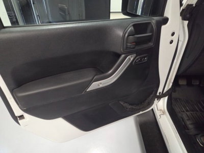 Jeep Wrangler Unlimited 2.8 CRD DPF Rubicon Auto (17)