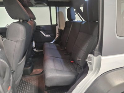 Jeep Wrangler Unlimited 2.8 CRD DPF Rubicon Auto (18)
