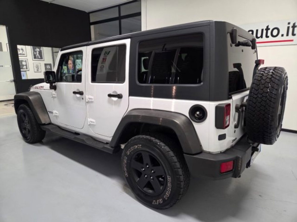 Jeep Wrangler Unlimited 2.8 CRD DPF Rubicon Auto (6)
