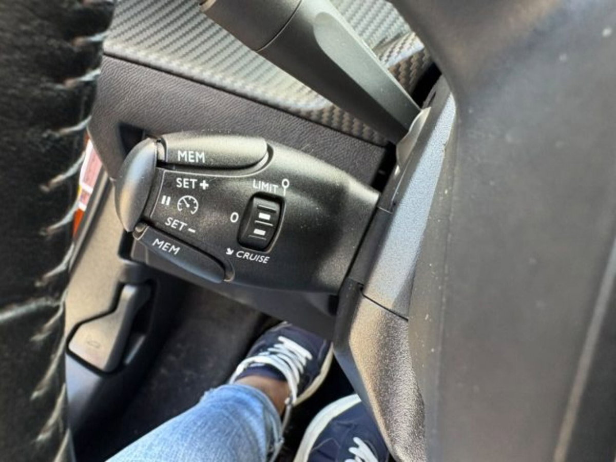 Peugeot 2008 BlueHDi 110 S&S Allure (11)