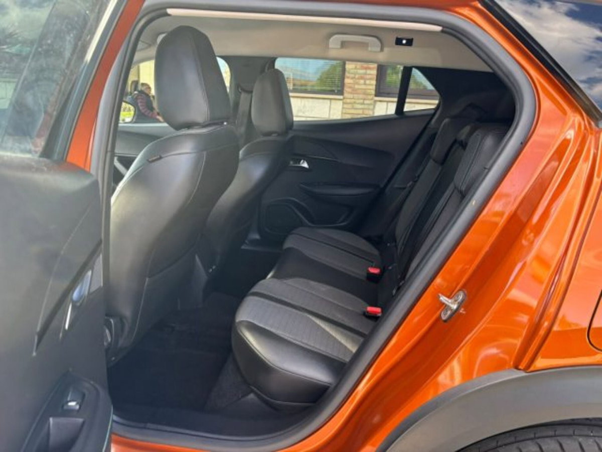 Peugeot 2008 BlueHDi 110 S&S Allure (8)