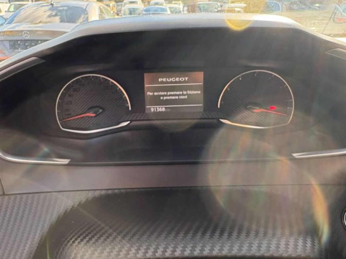 Peugeot 2008 BlueHDi 110 S&S Allure (9)