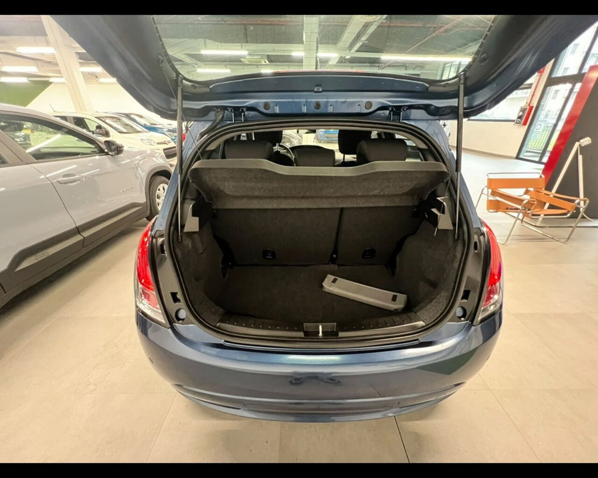 Lancia Ypsilon 1.0 FireFly 5 porte S&S Hybrid Gold Plus (16)