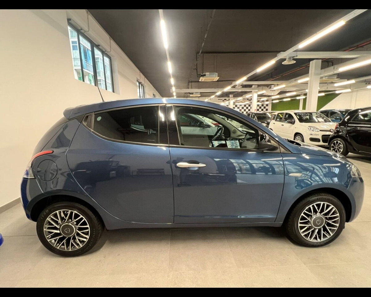 Lancia Ypsilon 1.0 FireFly 5 porte S&S Hybrid Gold Plus (3)