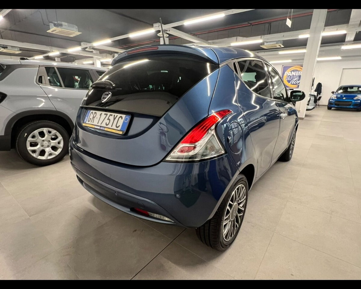Lancia Ypsilon 1.0 FireFly 5 porte S&S Hybrid Gold Plus (4)