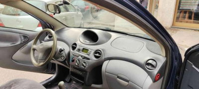 Toyota Yaris 16V cat 3 porte Sol (12)