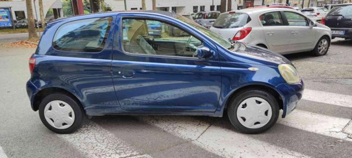 Toyota Yaris 16V cat 3 porte Sol (3)