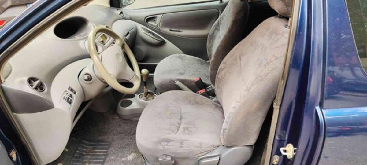 Toyota Yaris 16V cat 3 porte Sol (8)