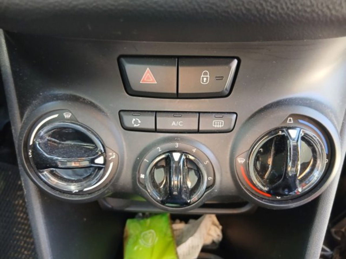 Peugeot 208 82 Stop&Start 5 porte Signature (13)