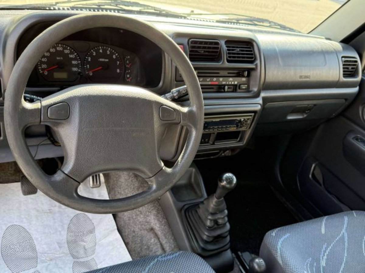 Suzuki Jimny 1.3i 16V cat 4WD JLX (8)