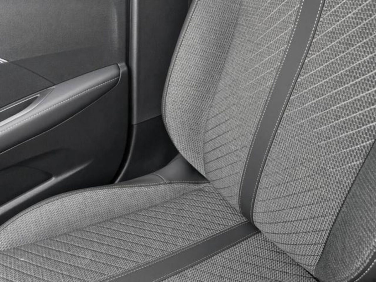 Peugeot 208 50 kWh Allure (10)
