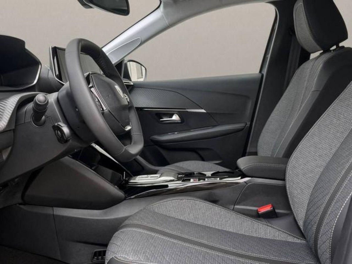 Peugeot 208 50 kWh Allure (8)