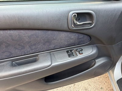 Toyota Corolla 1.4i 16V cat 5 porte Sol (18)