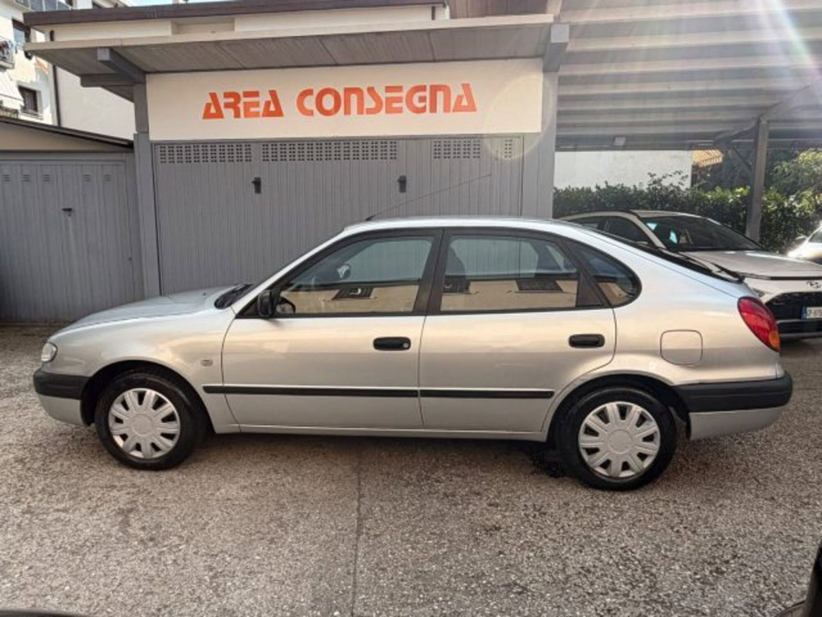 Toyota Corolla 1.4i 16V cat 5 porte Sol (2)