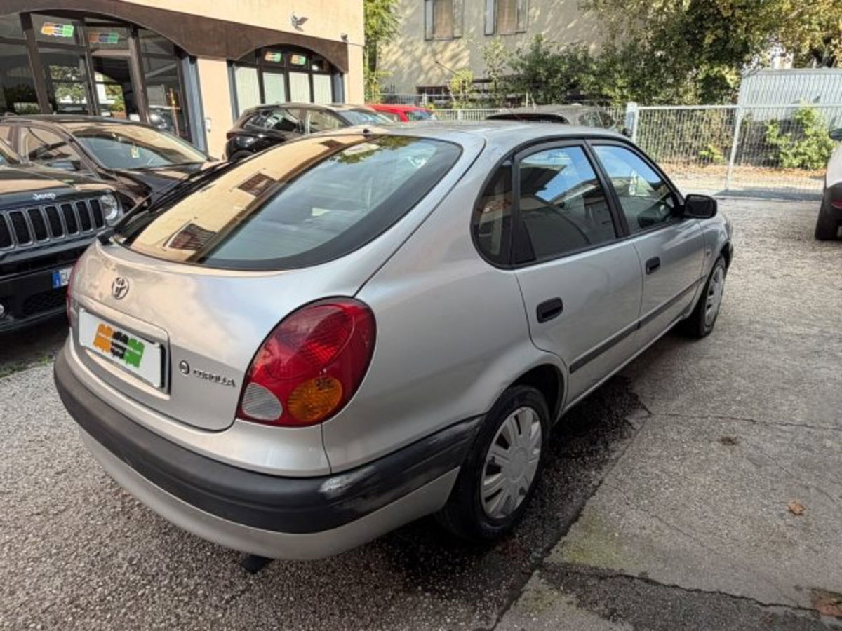 Toyota Corolla 1.4i 16V cat 5 porte Sol (3)