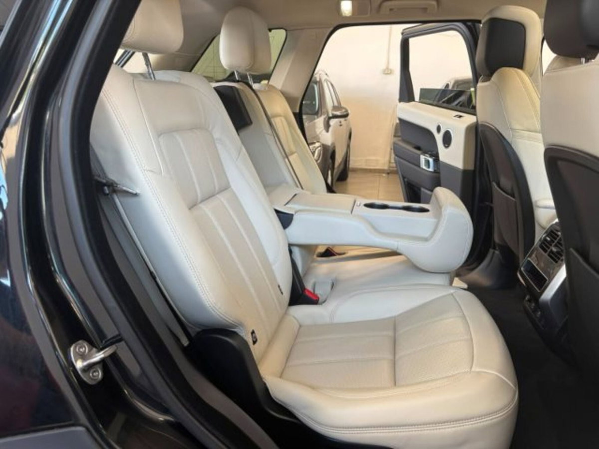 Land Rover Range Rover Sport 3.0D l6 300 CV HSE Dynamic Stealth (15)