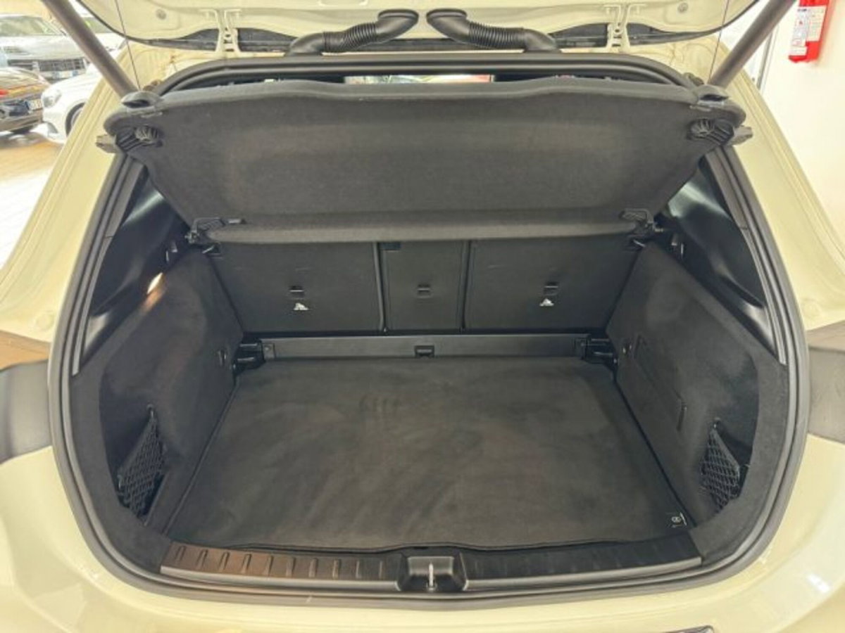 Mercedes-Benz GLA SUV 200 d Automatic 4Matic Premium (17)