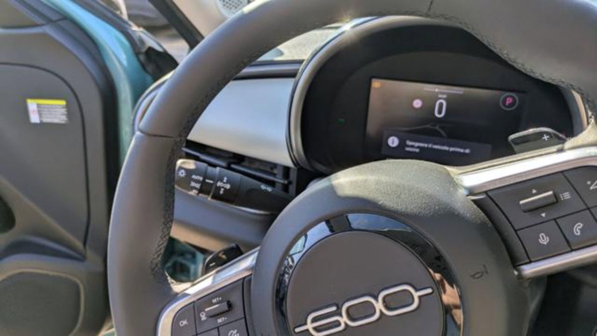Fiat 600 1.2 hybrid 110cv auto (12)