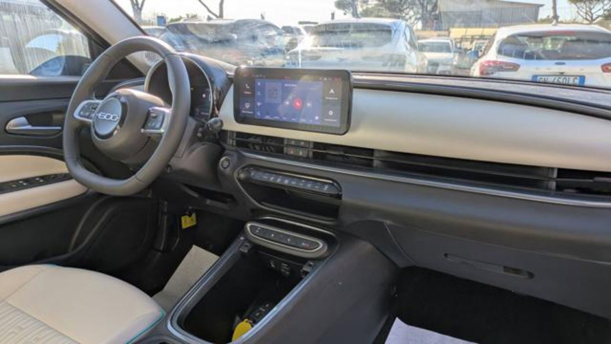 Fiat 600 1.2 hybrid 110cv auto (7)