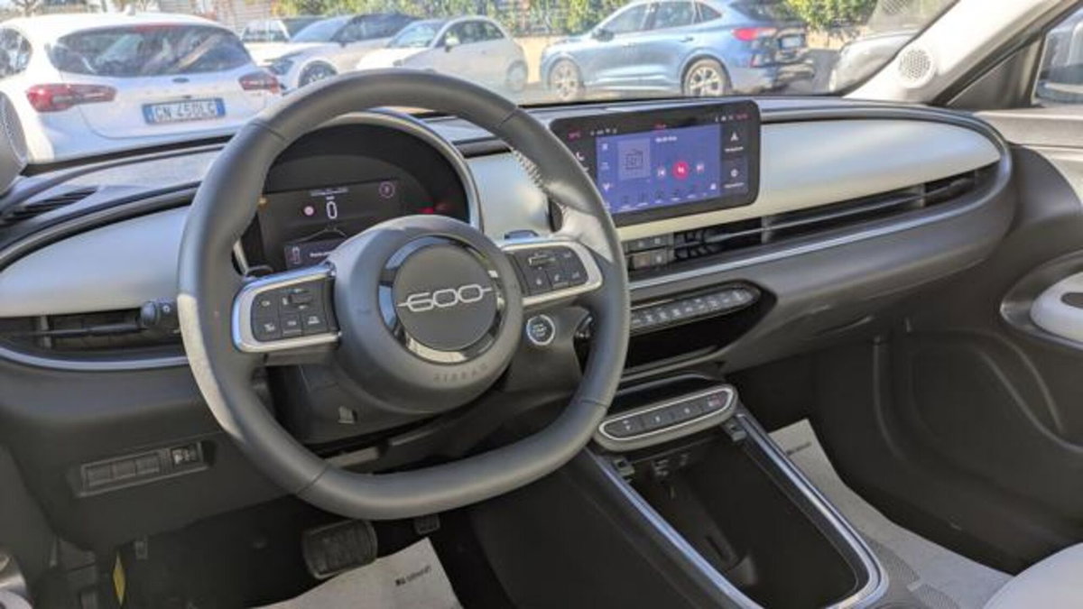 Fiat 600 1.2 hybrid 110cv auto (5)