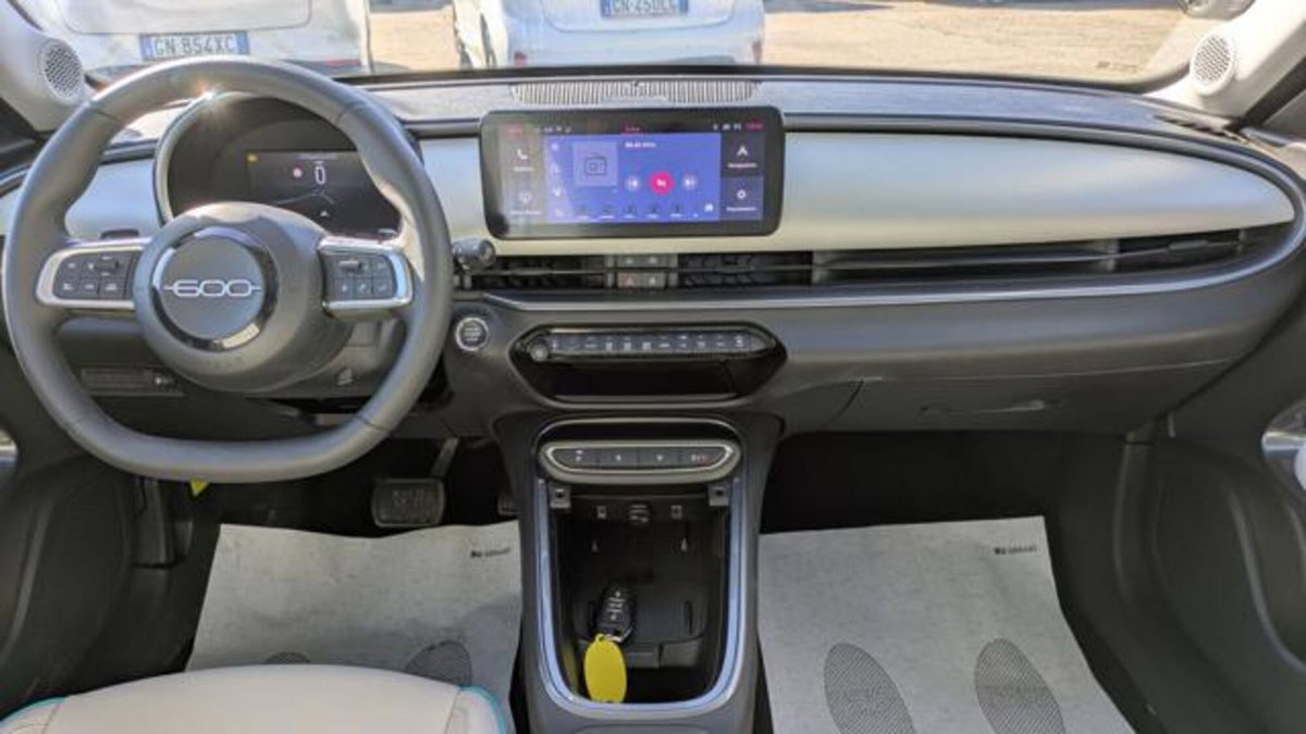 Fiat 600 1.2 hybrid 110cv auto (6)