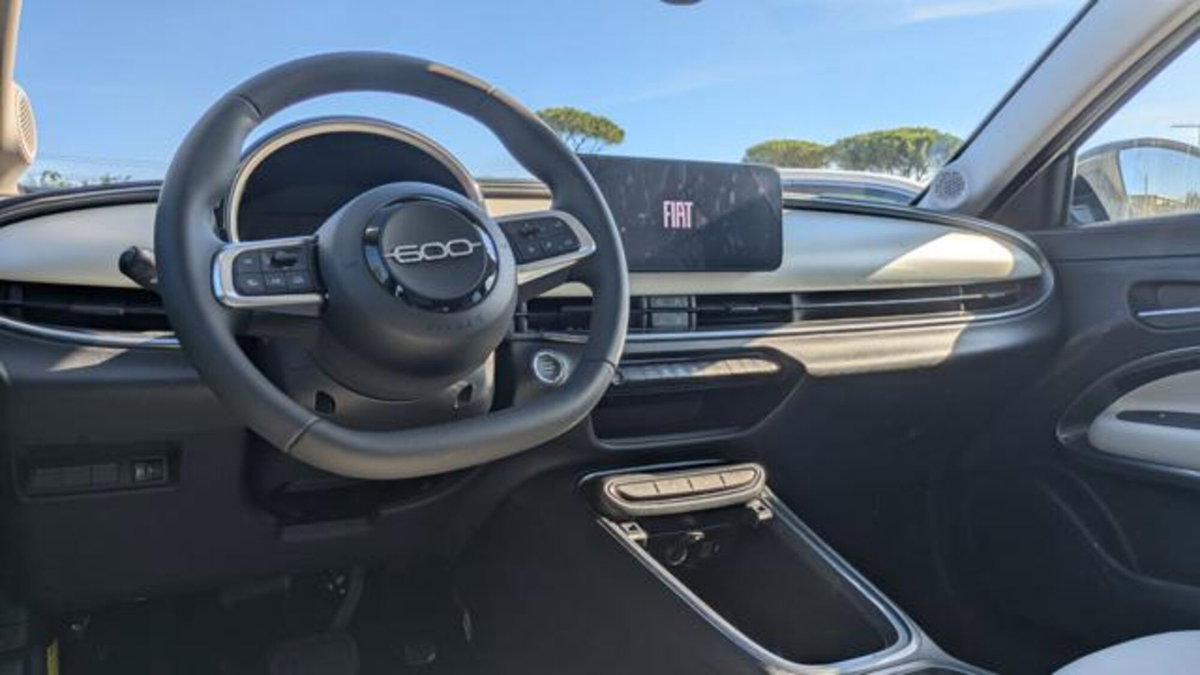 Fiat 600 1.2 hybrid 110cv auto (9)