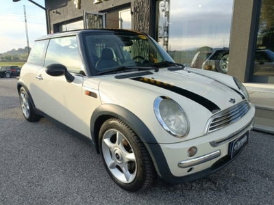 MINI Mini 1.6 16V Cooper (2)